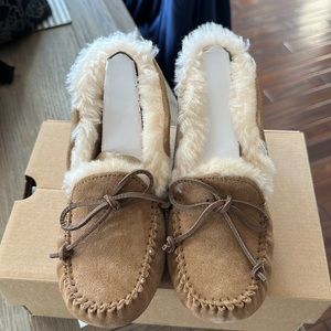 UGG Slippers - Alena kids Size 1 chestnut